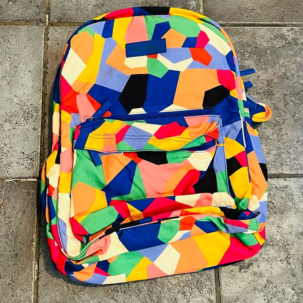 😍Rare Vera Bradley backpack multi color pattern. Lots of space & drink holders